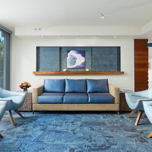 Courtyard By Marriott Waikiki Beach